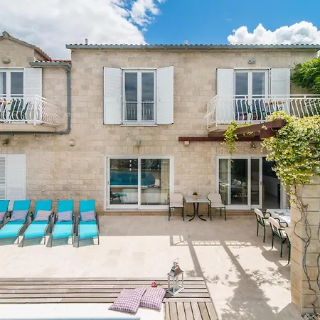 Luxury Beachfront Casa Mare With Private Heated Pool And Gym Right At The In Mirca - Brac Villa