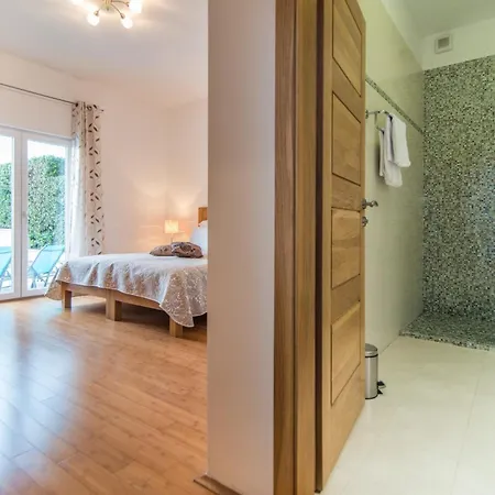Villa Luxury Beachfront Casa Mare With Private Heated Pool And Gym Right At The In Mirca - Brac