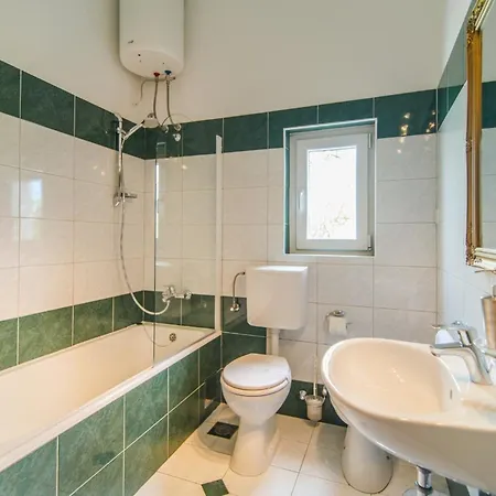 Luxury Beachfront Casa Mare With Private Heated Pool And Gym Right At The In Mirca - Brac