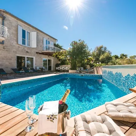 Luxury Beachfront Casa Mare With Private Heated Pool And Gym Right At The In Mirca - Brac Supetar