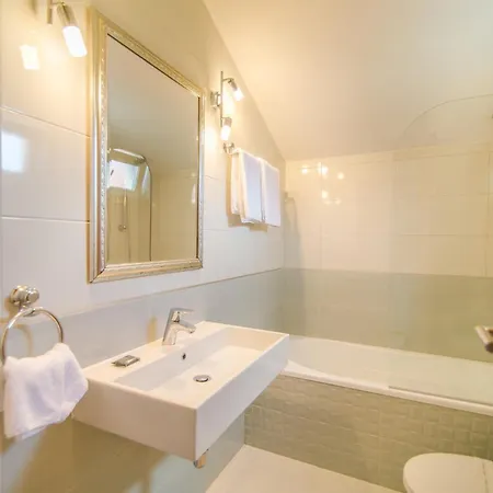 Luxury Beachfront Casa Mare With Private Heated Pool And Gym Right At The In Mirca - Brac *