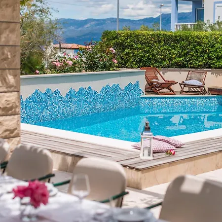 Villa Luxury Beachfront Casa Mare With Private Heated Pool And Gym Right At The In Mirca - Brac *