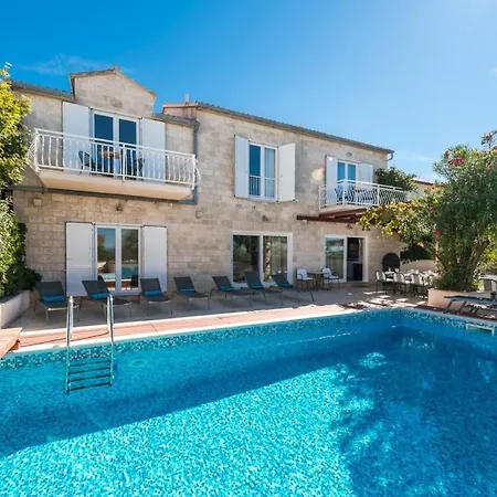 Luxury Beachfront Casa Mare With Private Heated Pool And Gym Right At The In Mirca - Brac Villa Supetar