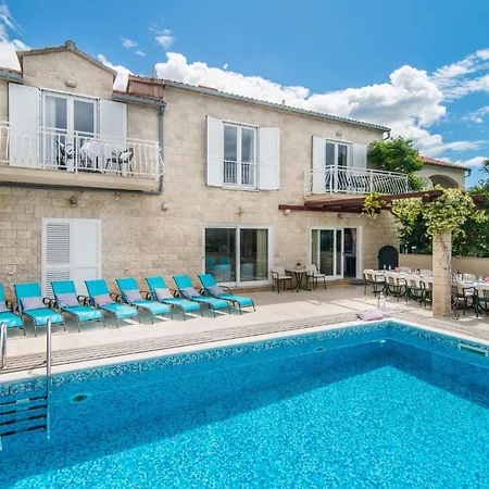 Luxury Beachfront Casa Mare With Private Heated Pool And Gym Right At The In Mirca - Brac Villa *