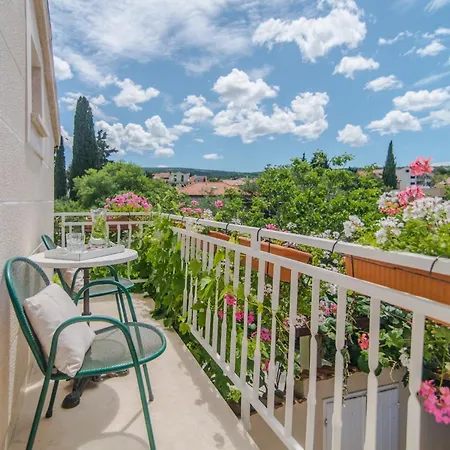 Luxury Beachfront Casa Mare With Private Heated Pool And Gym Right At The In Mirca - Brac Villa Supetar