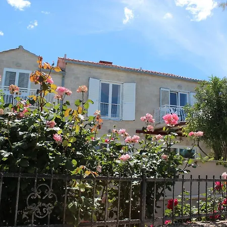 Luxury Beachfront Casa Mare With Private Heated Pool And Gym Right At The In Mirca - Brac