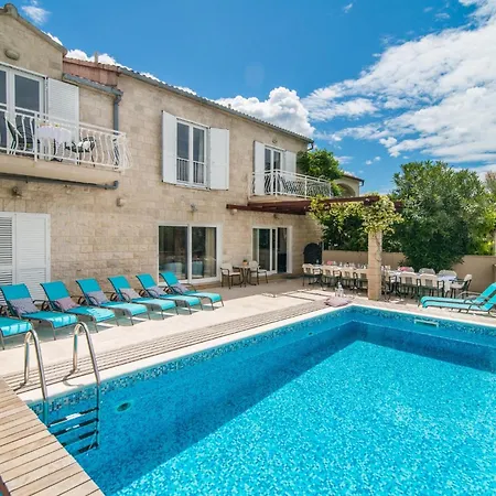 Luxury Beachfront Casa Mare With Private Heated Pool And Gym Right At The In Mirca - Brac Villa