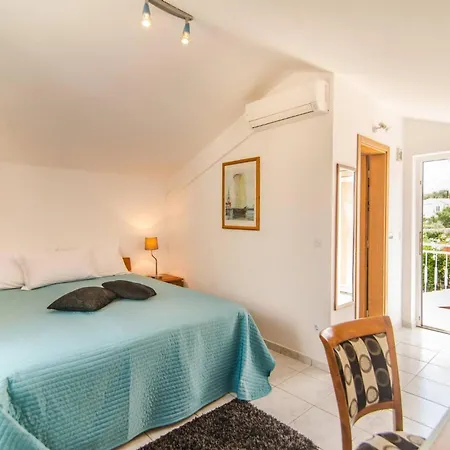 Luxury Beachfront Casa Mare With Heated Pool Near - Brac