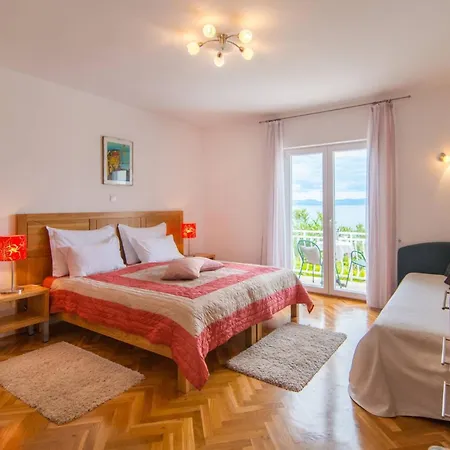 Luxury Beachfront Casa Mare With Heated Pool Near - Brac