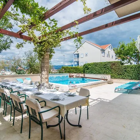 Вілла Luxury Beachfront Casa Mare With Heated Pool Near - Brac