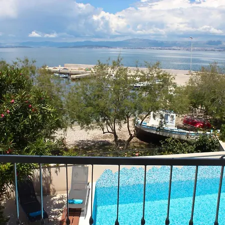 Luxury Beachfront Casa Mare With Heated Pool Near - Brac Вілла