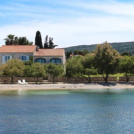 Вілла Luxury Beachfront Casa Mare With Heated Pool Near - Brac