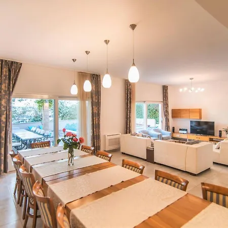 Luxury Beachfront Casa Mare With Heated Pool Near - Brac *