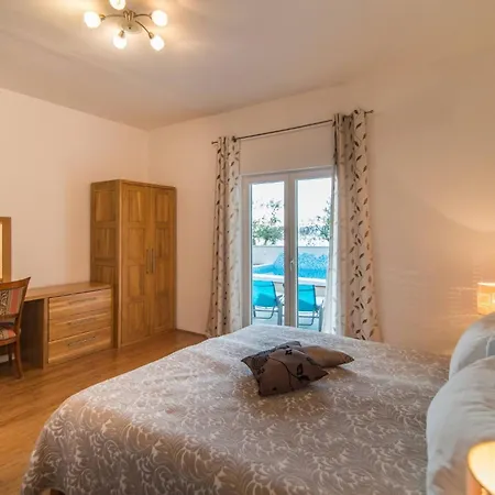 别墅 Luxury Beachfront Casa Mare With Heated Pool Near - Brac