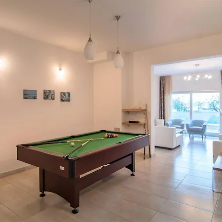 Luxury Beachfront Casa Mare With Heated Pool Near - Brac
